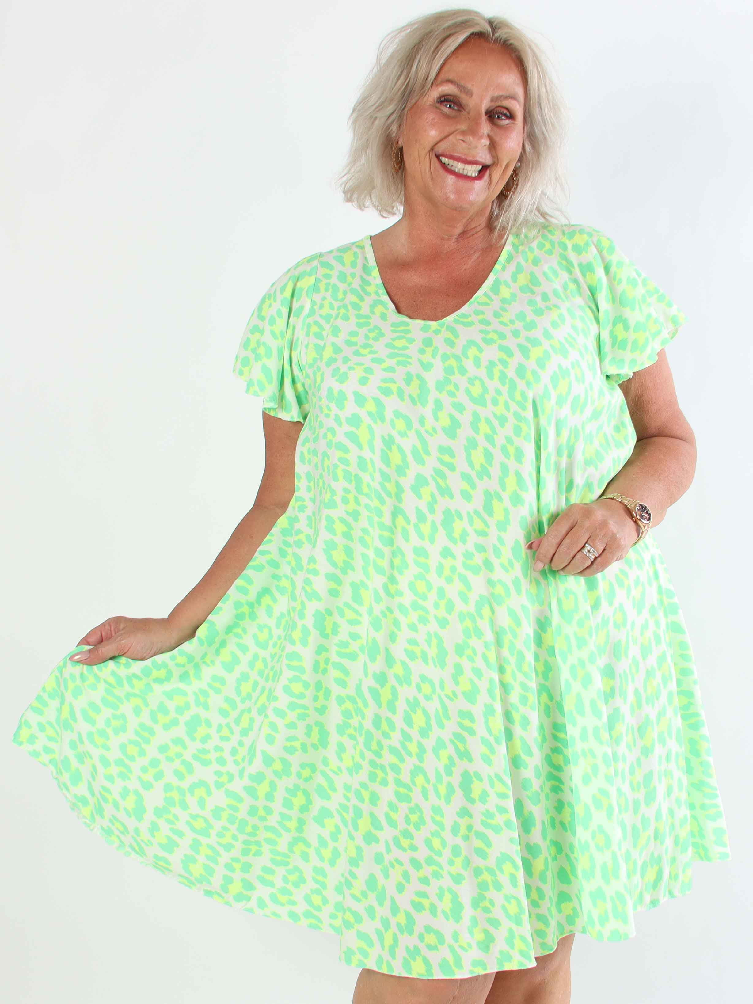 Chione - Söt plus size kklänning i A-form med leopardmönster